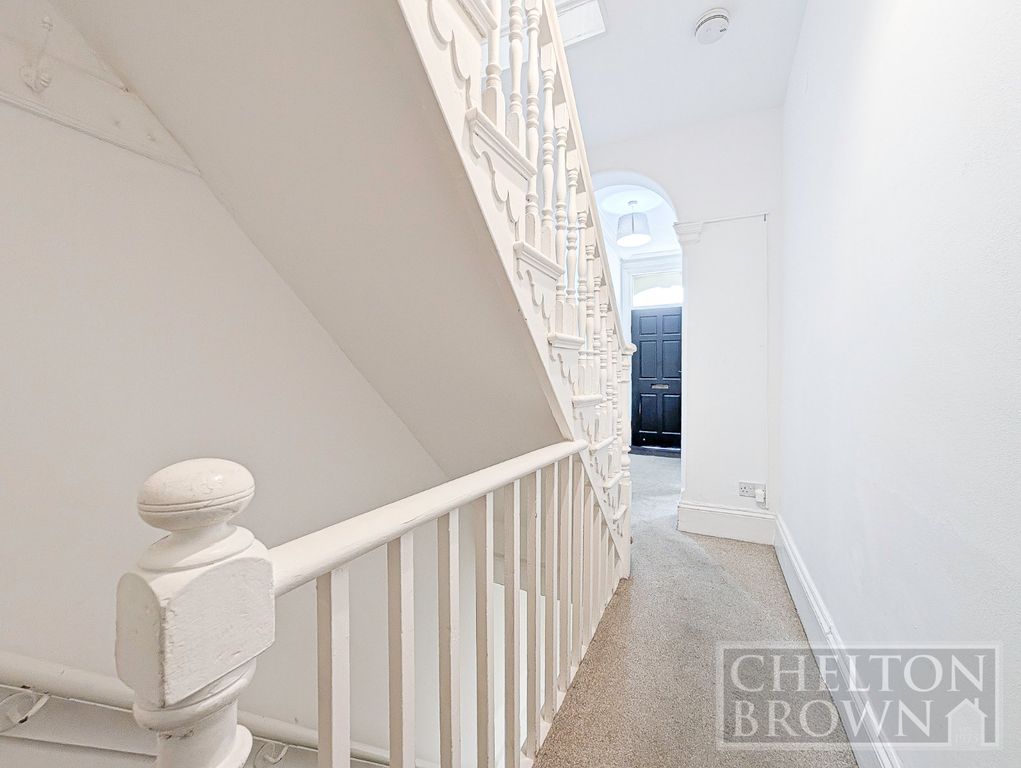 Property photo 3 of 29 Entrance Hall
