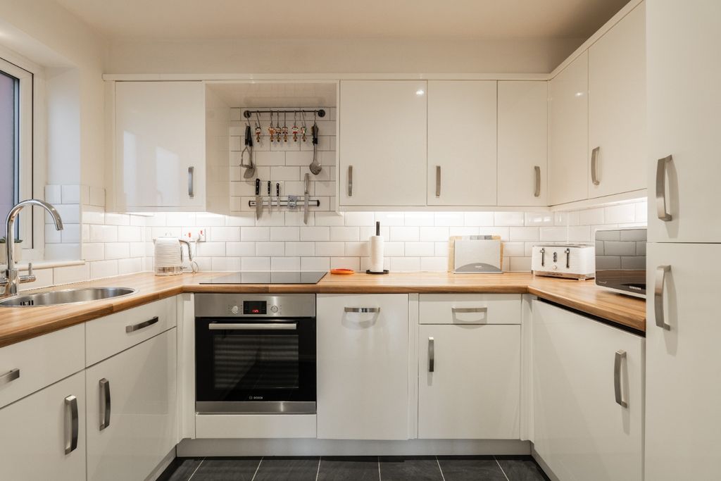 Property photo 3 of 20 4646203