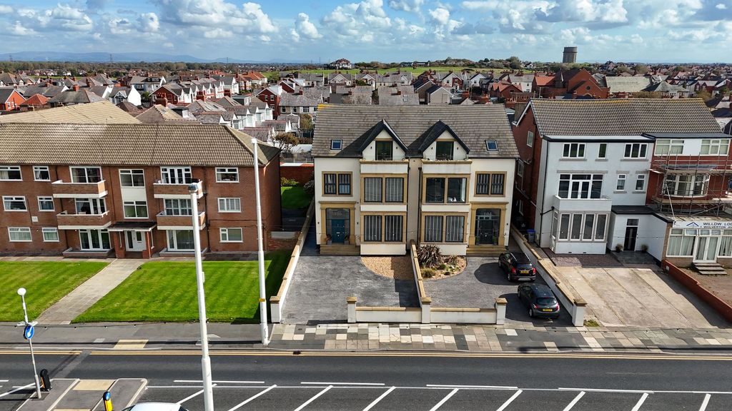 Property photo 3 of 60