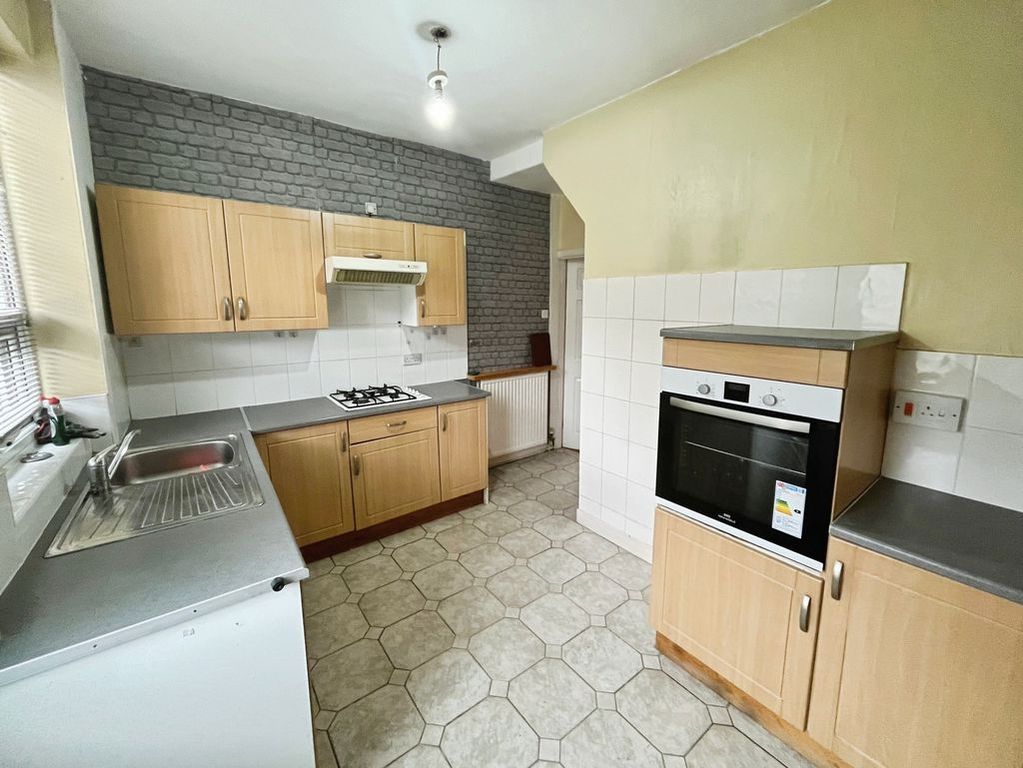 Property photo 3 of 10 Kitchen