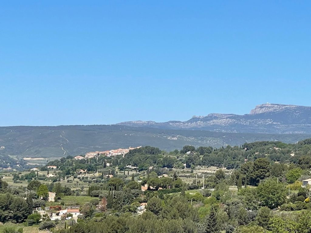 Property photo 2 of 21