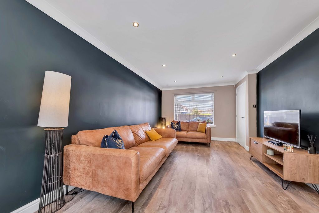 Property photo 3 of 31