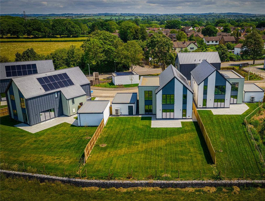 Property photo 1 of 16 House 3 Rear