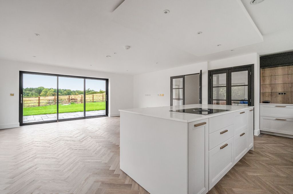 Property photo 3 of 22 1347714-7-68c1B1A...