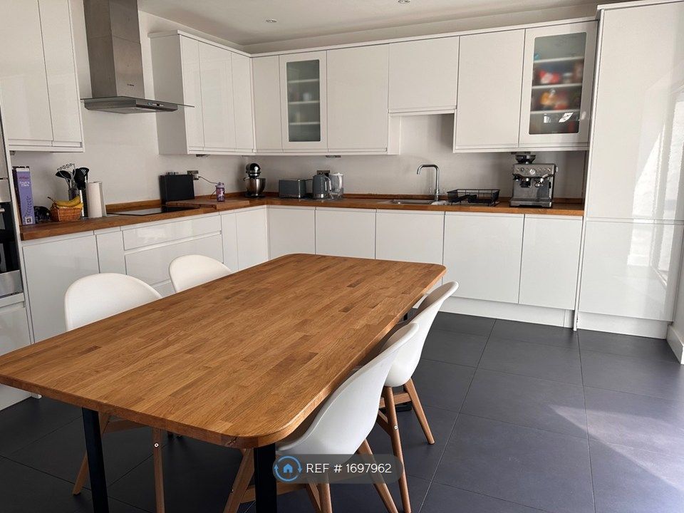 Property photo 1 of 11 Kitchen