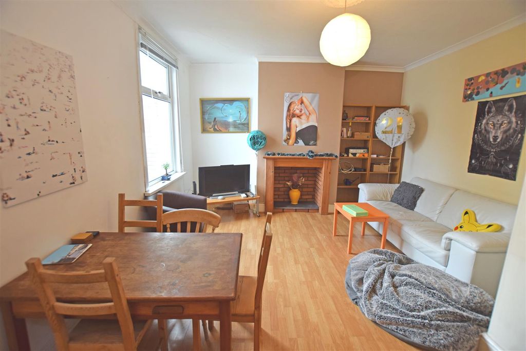 Property photo 2 of 13 Lounge.Jpg