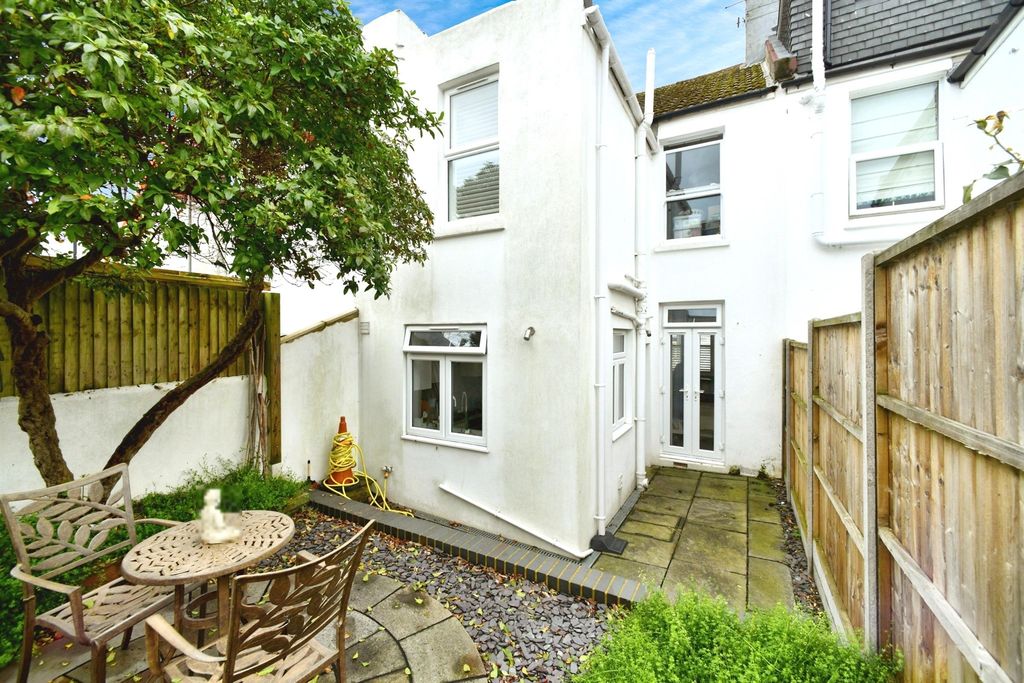 Property photo 3 of 17