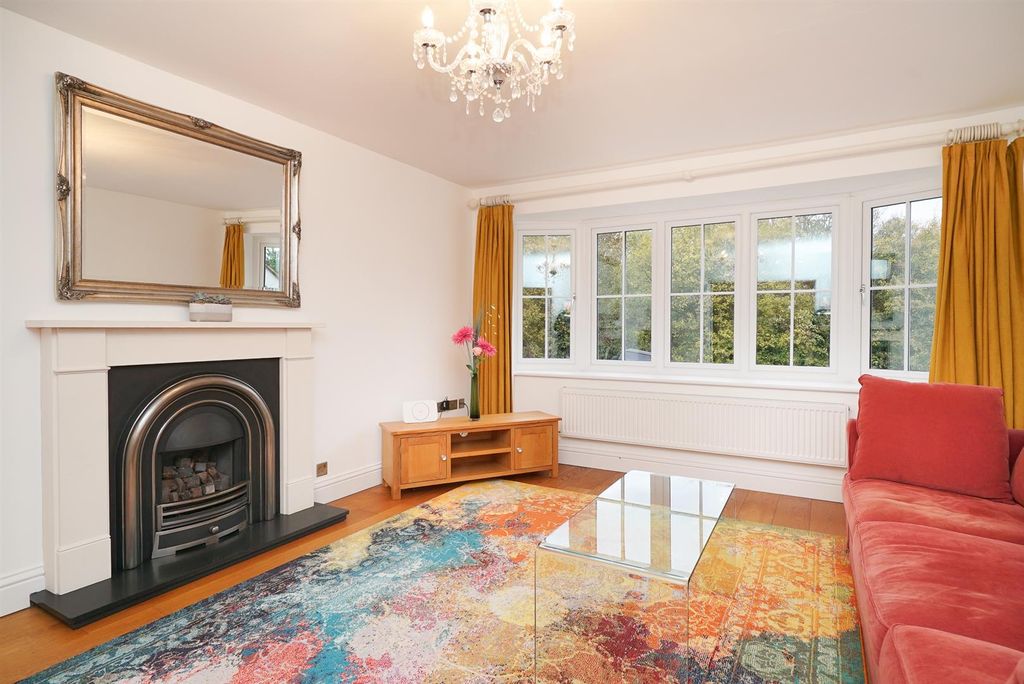 Property photo 2 of 29 Lounge 1