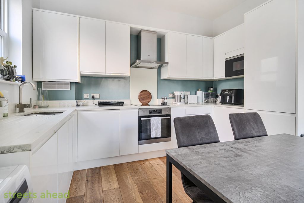 Property photo 2 of 20 3A485Bc3-Acf6-4Aa...