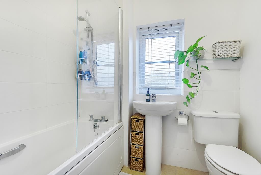 Property photo 3 of 10 Bathroom