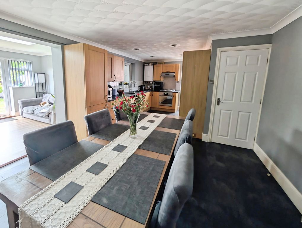 Property photo 2 of 19 74Cda92B-253F6Ca0-0E98-49dc-A8A6-7F074E487882