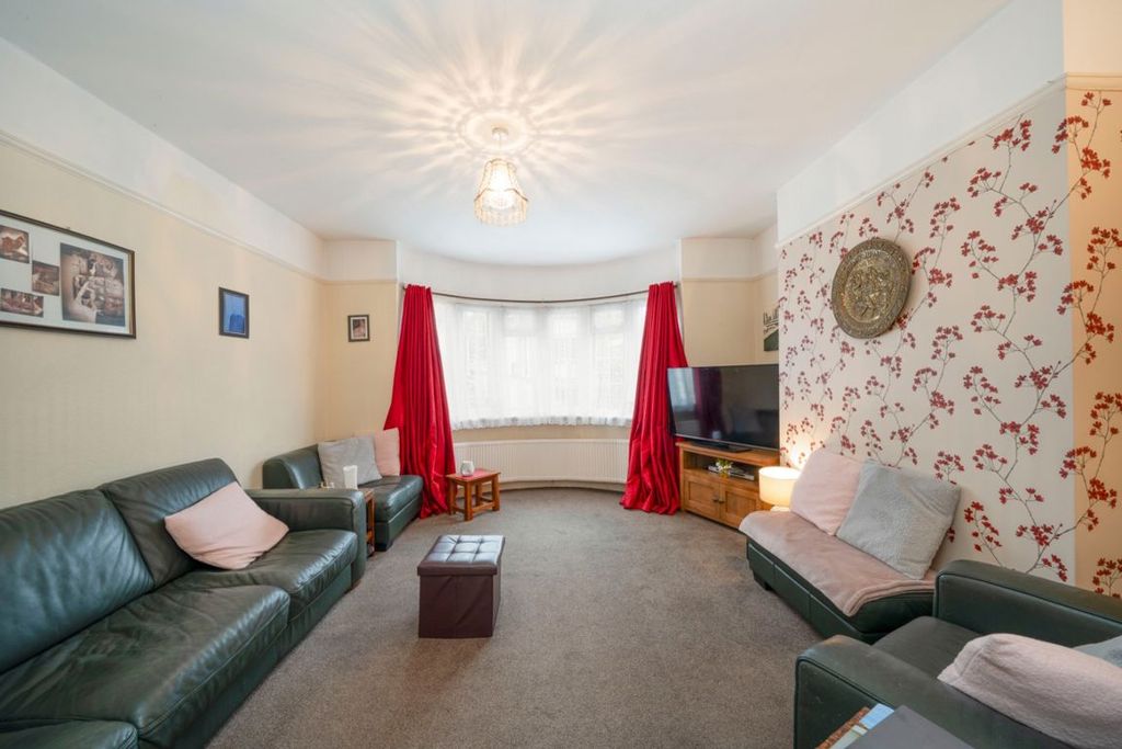 Property photo 2 of 6