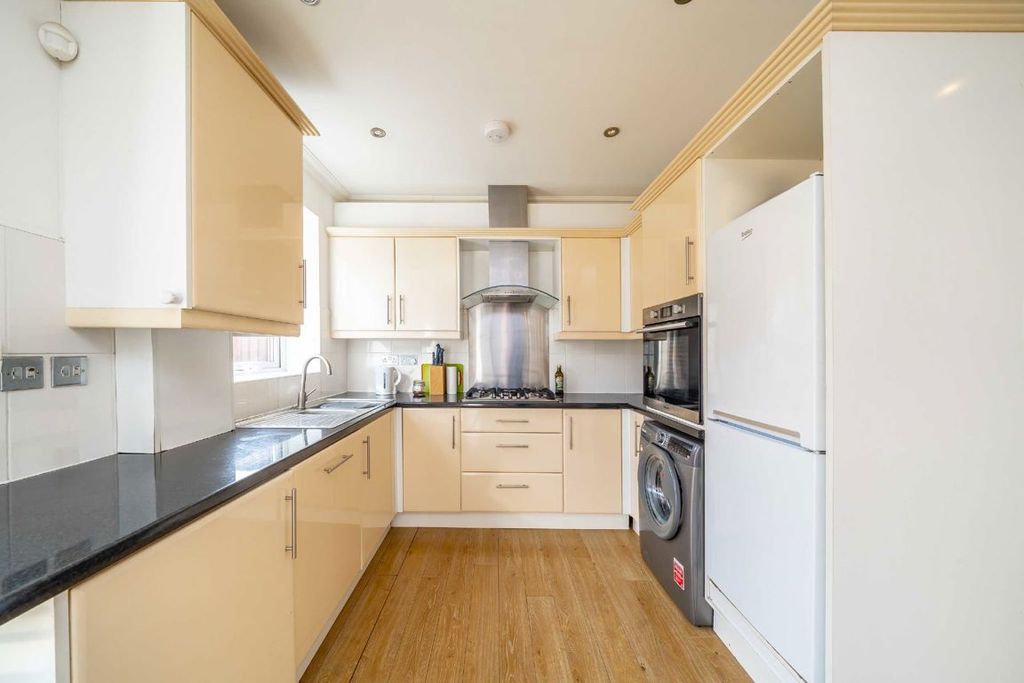 Property photo 3 of 9