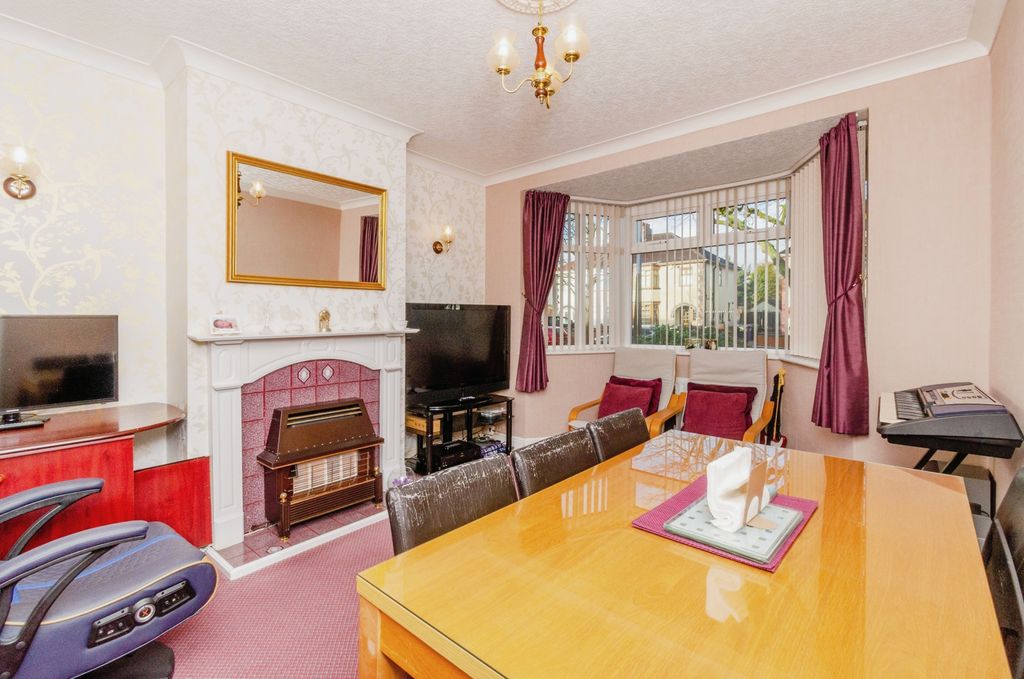 Property photo 3 of 12 Dining Room