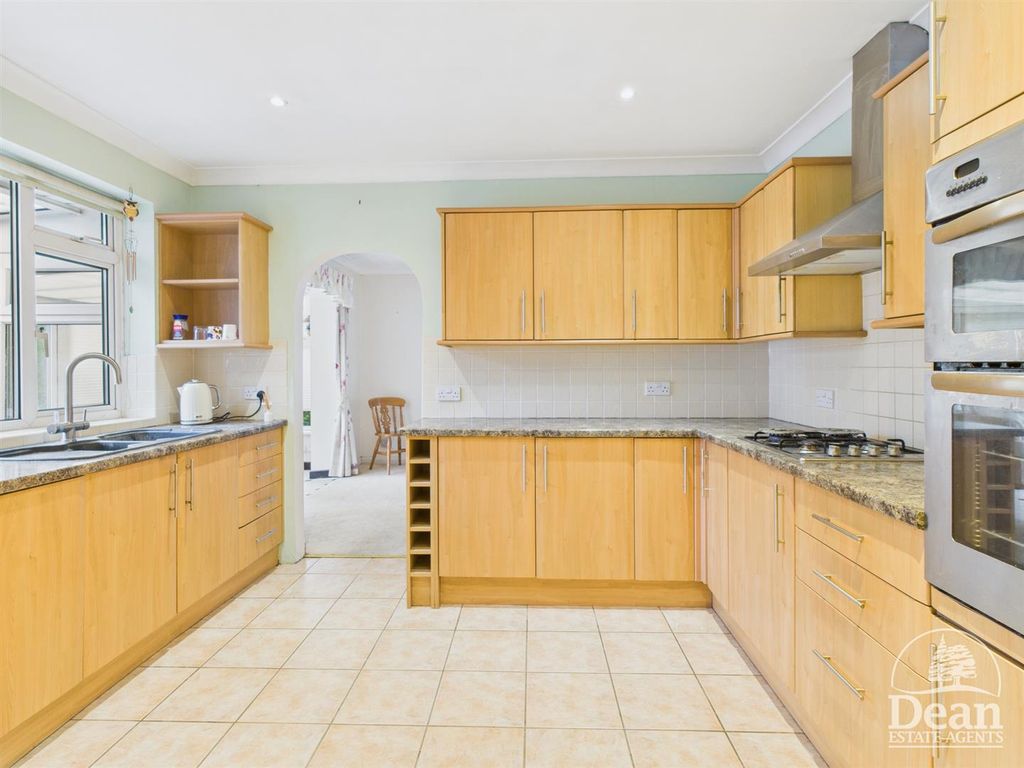 Property photo 2 of 25