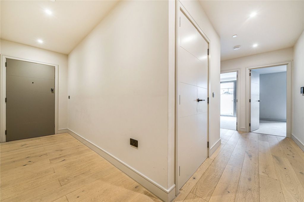 Property photo 3 of 22 Picture No. 02