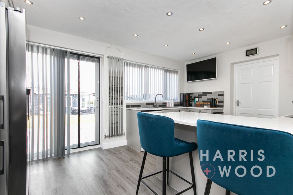 Property photo 2 of 31 4486284
