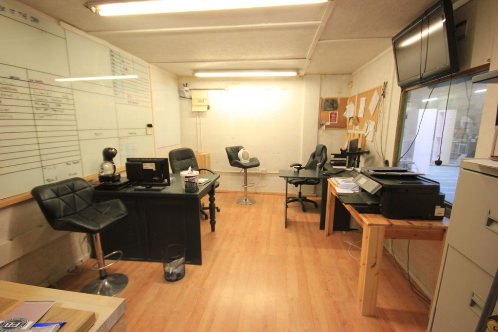 Property photo 2 of 3 Office