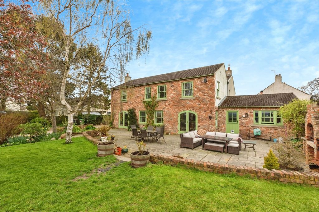 Property photo 1 of 31 External Elevation