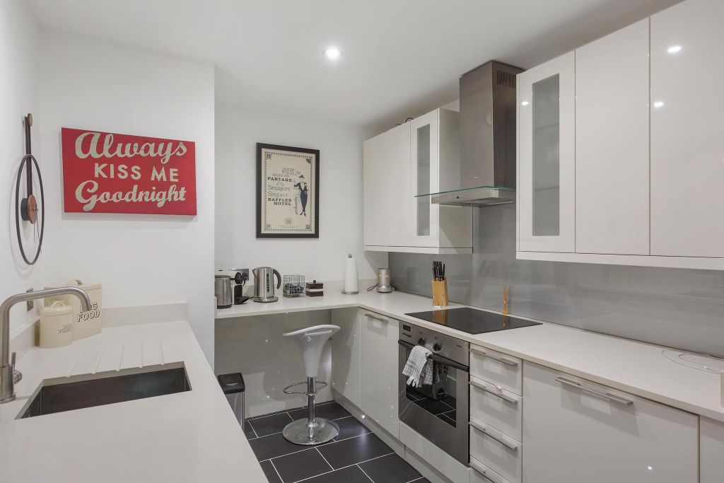 Property photo 2 of 19 Image