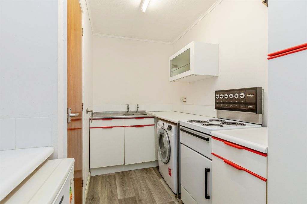 Property photo 3 of 9