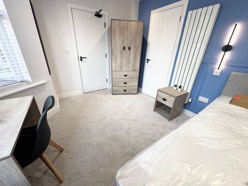 Property photo 2 of 13 Bedroom