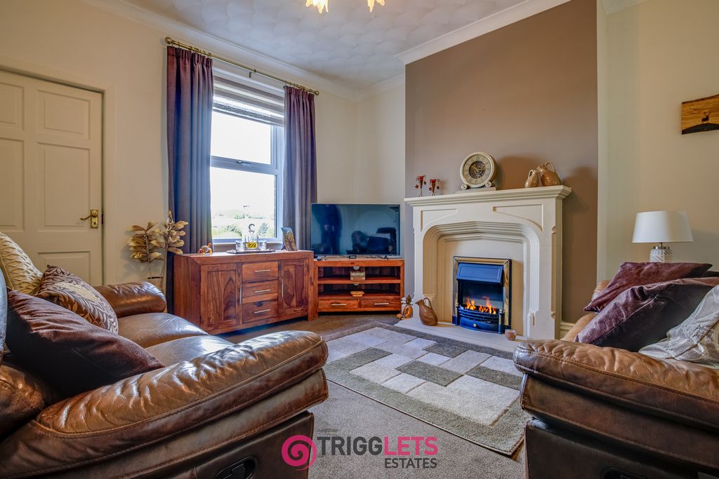 Property photo 2 of 31