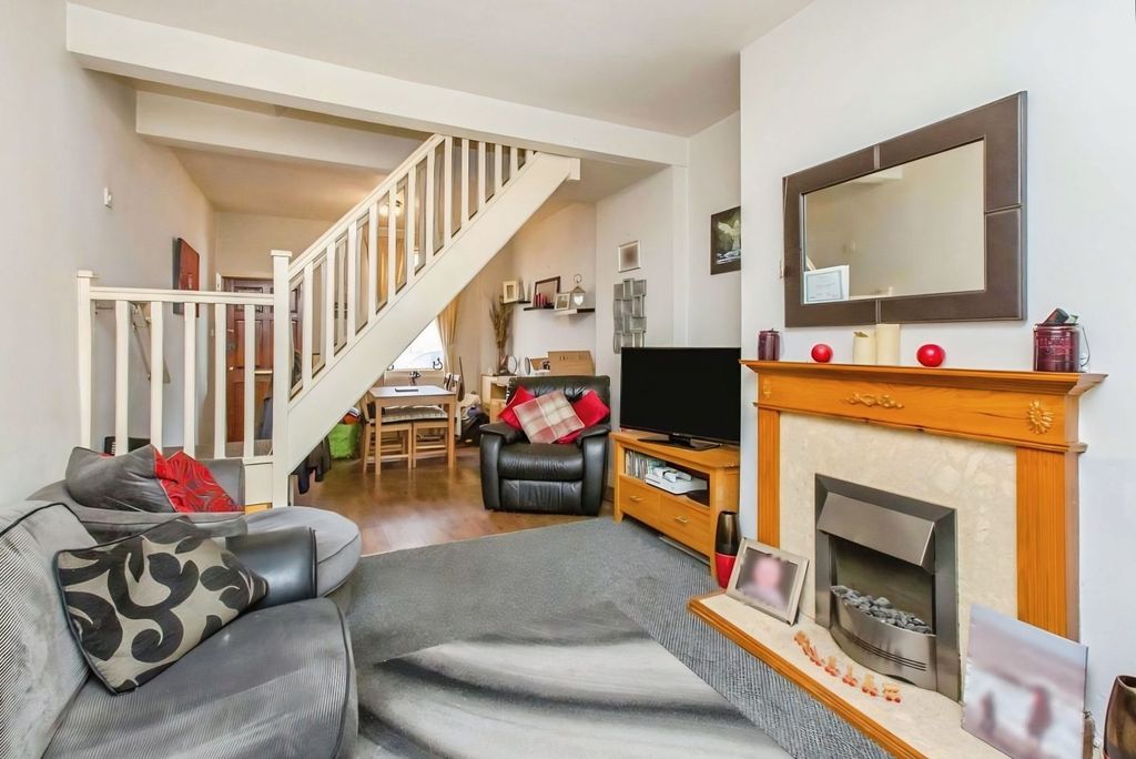 Property photo 3 of 9