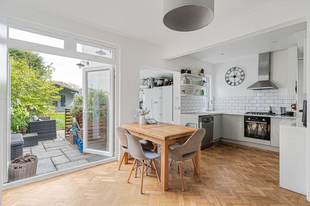 Property photo 3 of 22