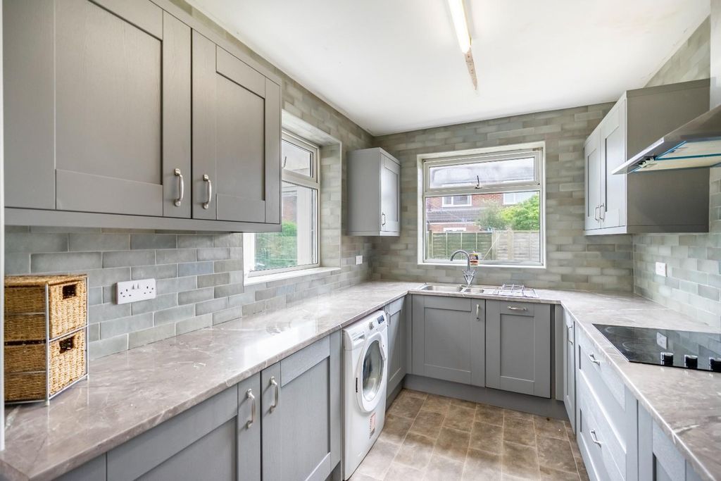 Property photo 3 of 15 Kitchen