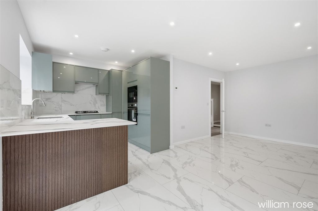 Property photo 2 of 21 19_Img_0099.Jpg