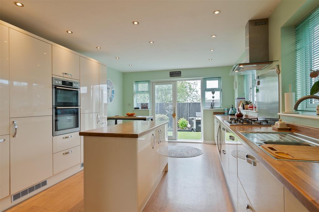 Property photo 2 of 24 Dsc06872-Edit.Jpg