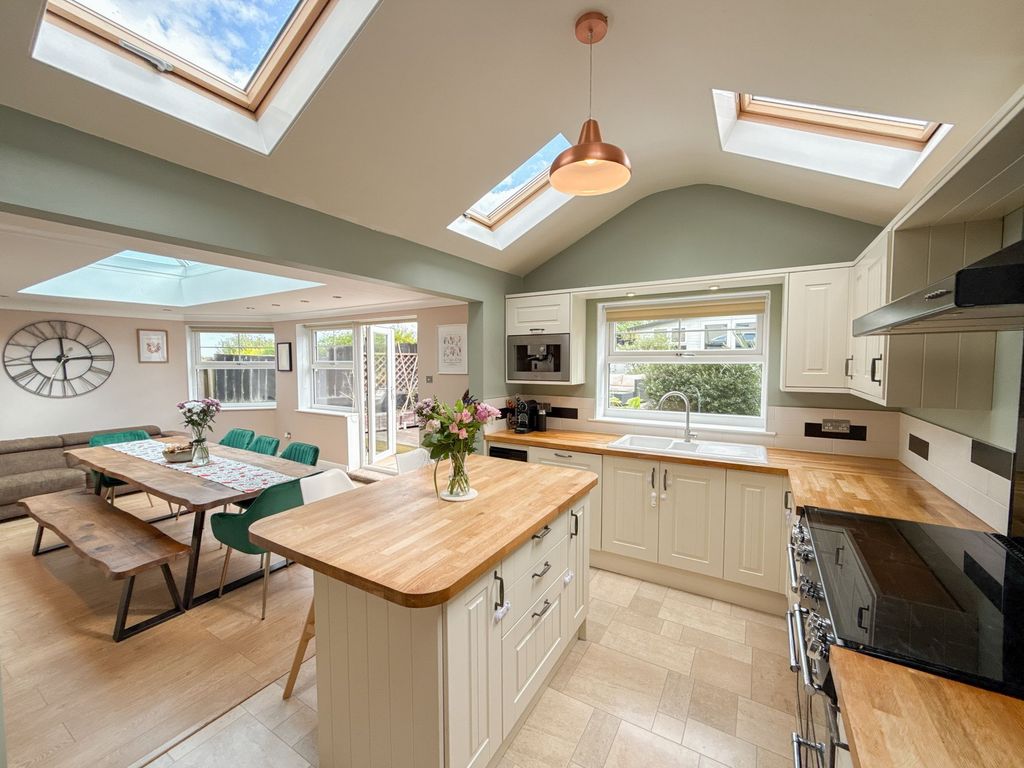 Property photo 1 of 15 Dining Kitchen