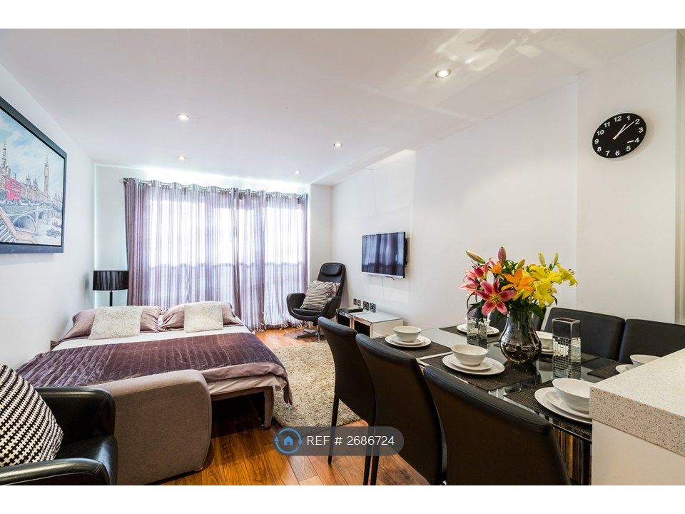 Property photo 1 of 20 Sofa Bed In Living Area