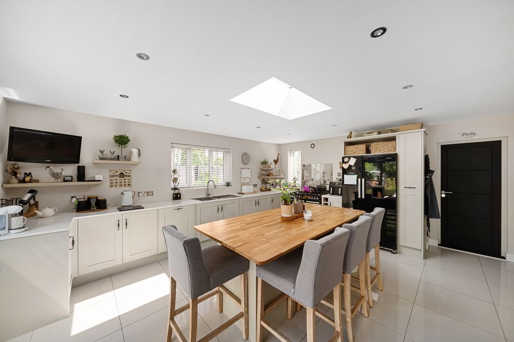 Property photo 2 of 34 5065882