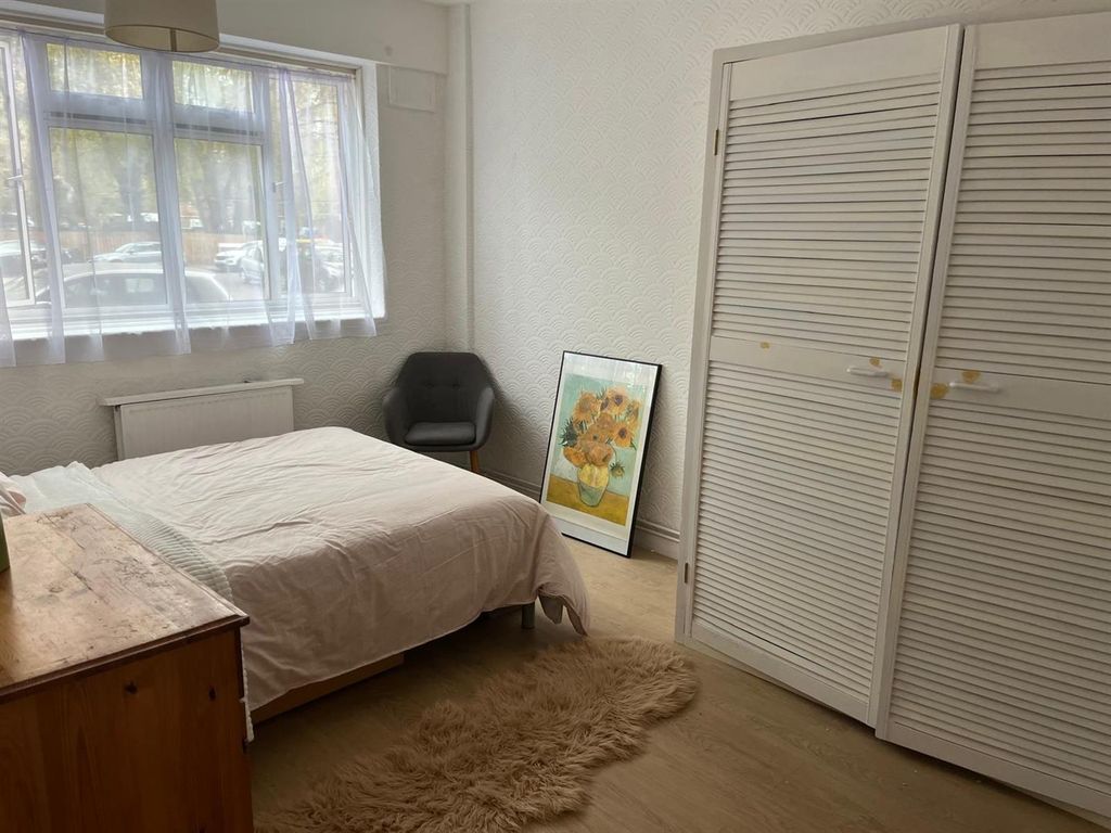 Property photo 3 of 7 Rawson Court Sw11 Eden Harper