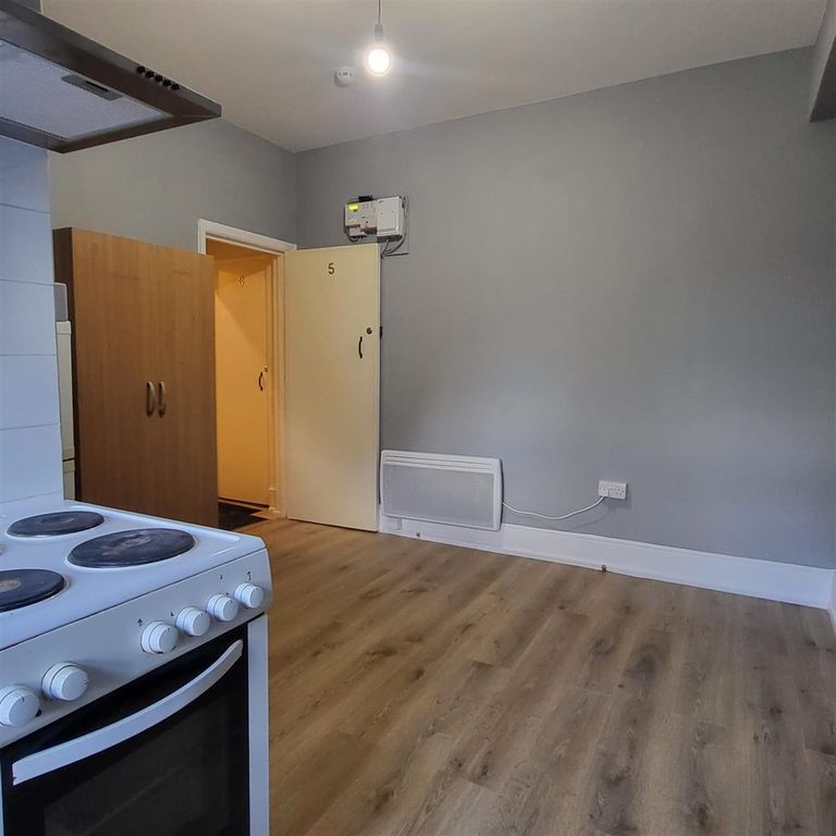 Property photo 3 of 6 Room