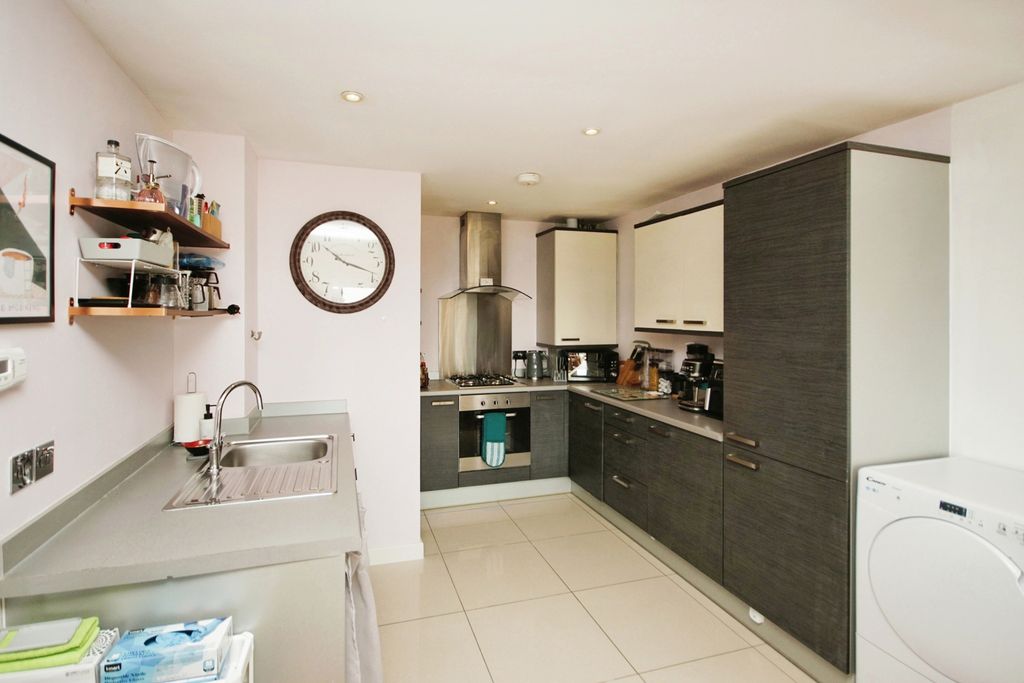 Property photo 2 of 9