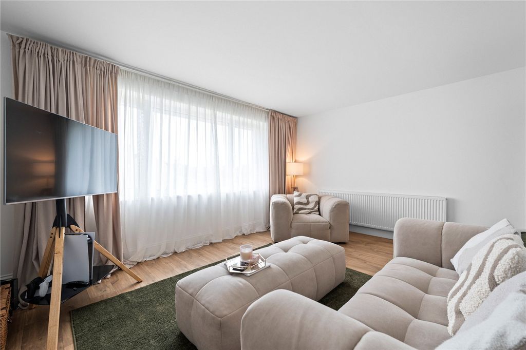 Property photo 3 of 37 Picture No. 05