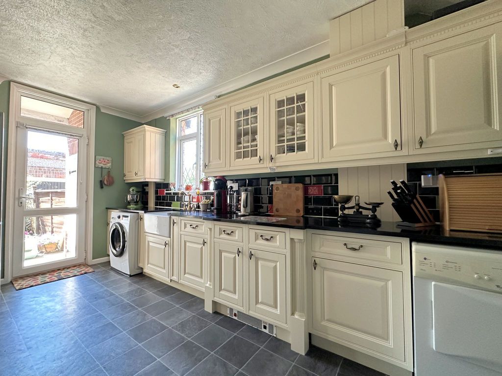 Property photo 3 of 22 Kitchen