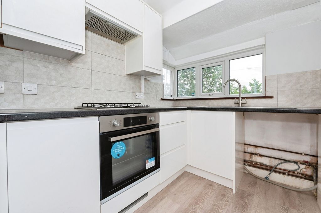 Property photo 3 of 14 Kitchen