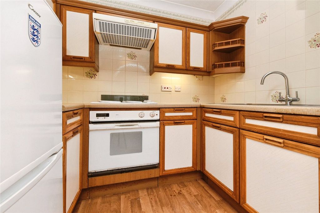 Property photo 3 of 11 Kitchen