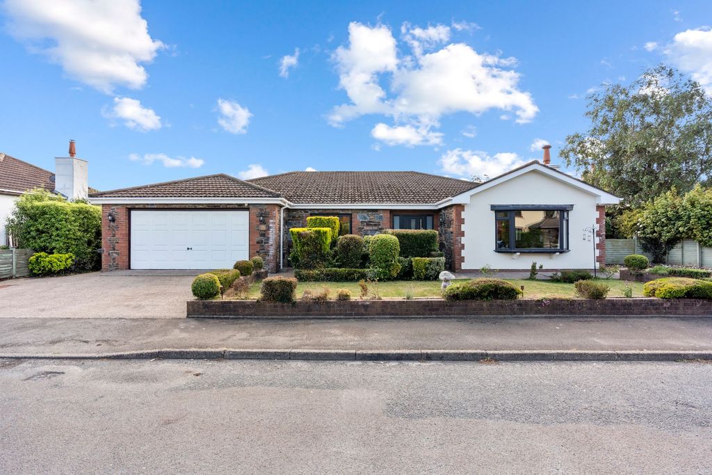Property photo 1 of 33