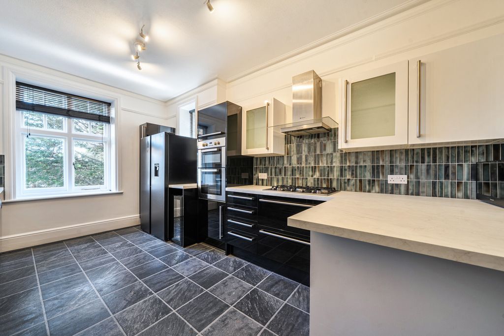 Property photo 2 of 17 1524087-15-6Ab127...