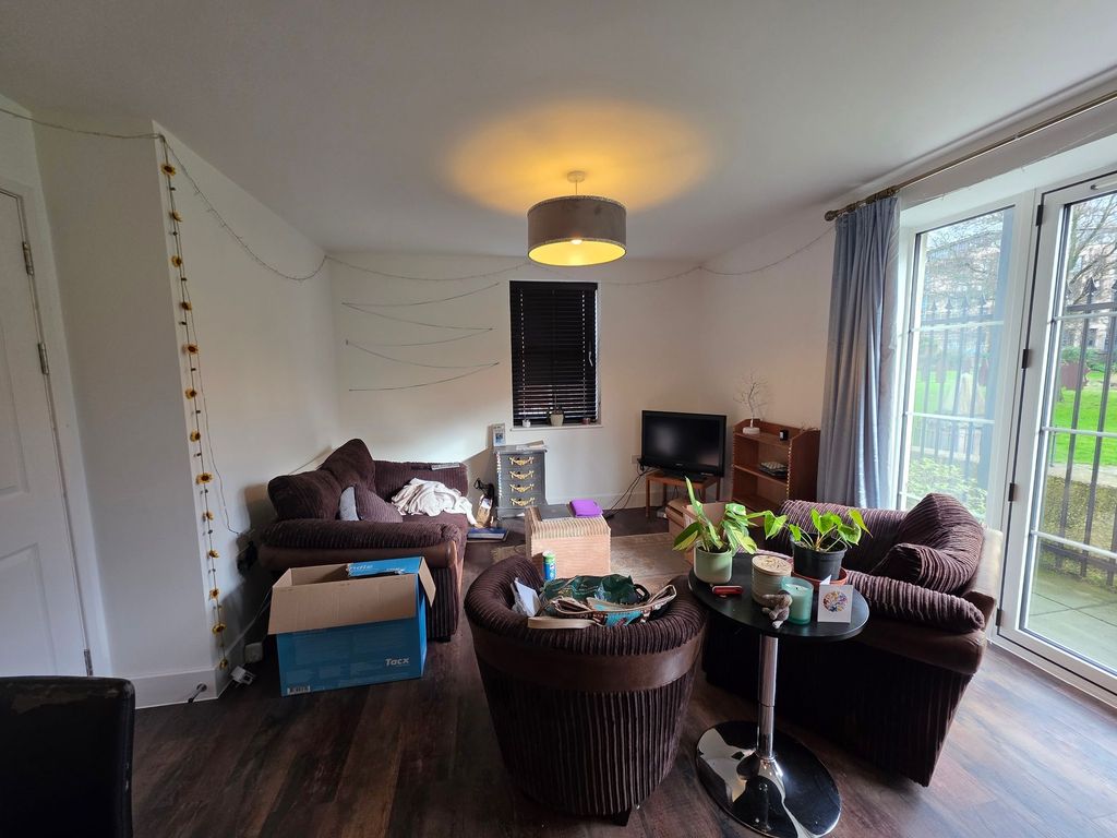 Property photo 3 of 8 Bright, Ground-Floor Living Room With Large Patio ...