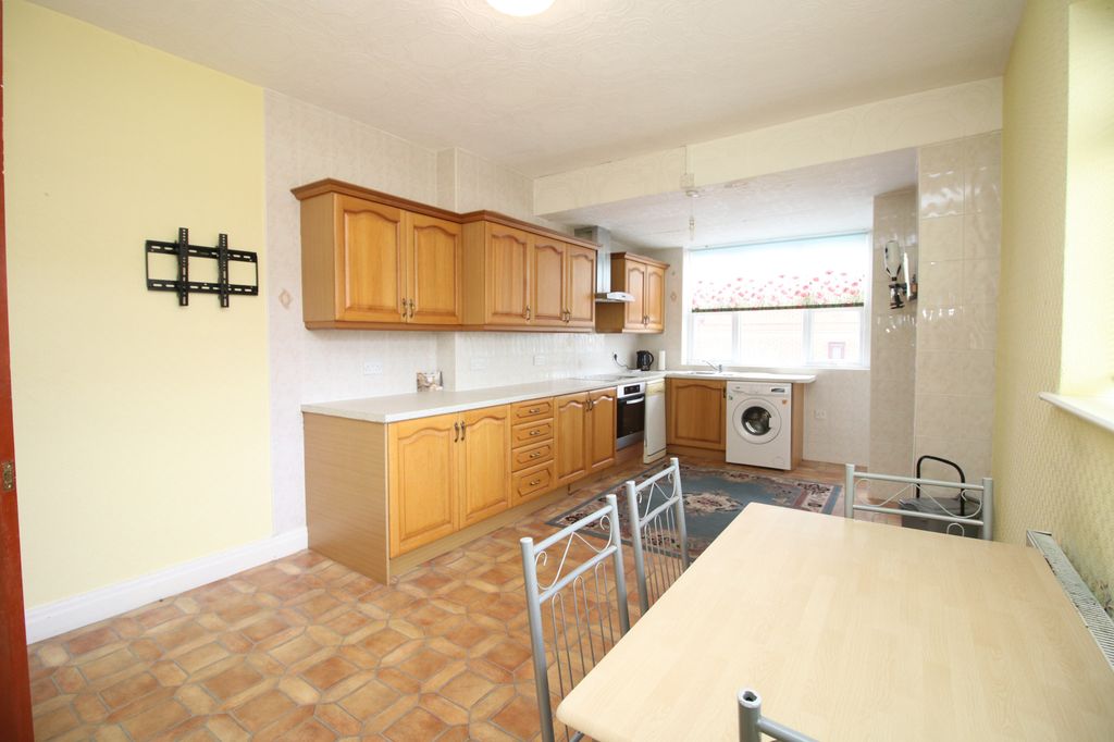 Property photo 2 of 25