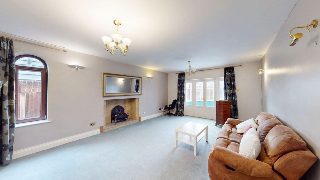 Property photo 2 of 24 Lounge