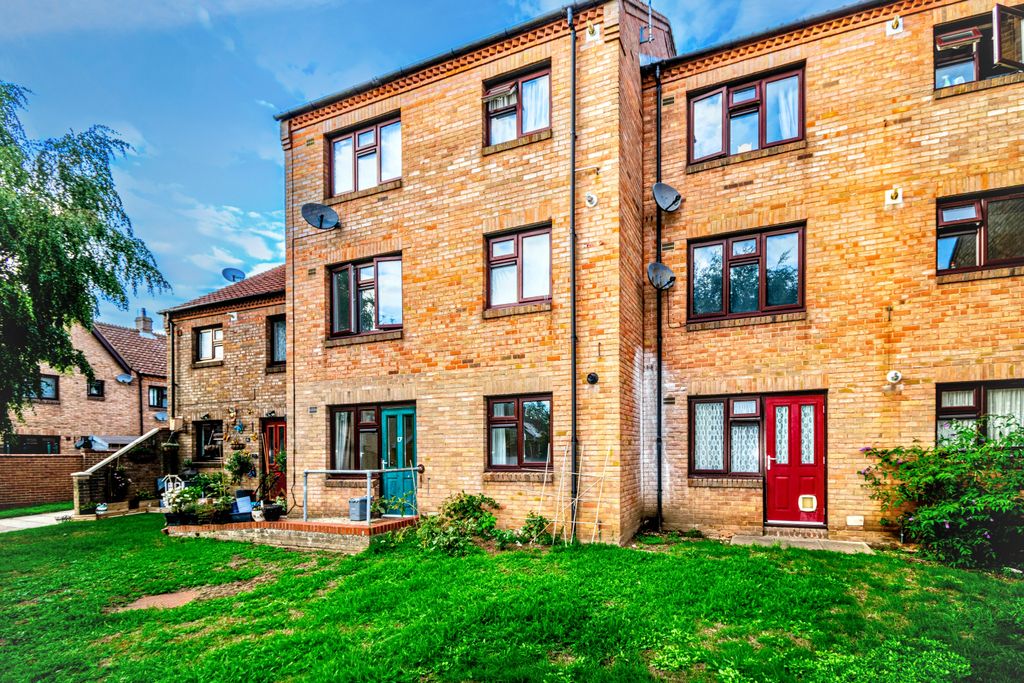 Property photo 1 of 17 17 Fishers Close, Costessey, Norwich, Nr5 0Qh