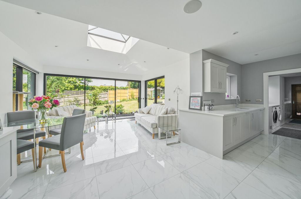 Property photo 3 of 27 10-6821Eaac2Daae-...