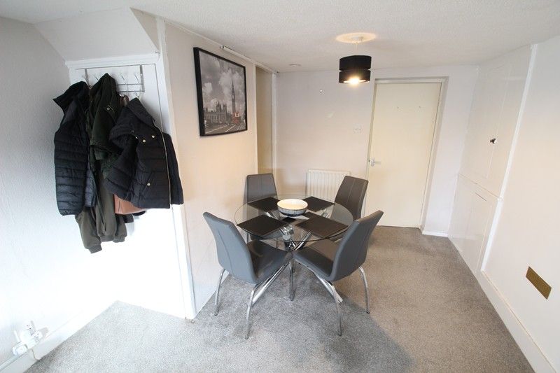 Property photo 3 of 9 3. Lounge 1